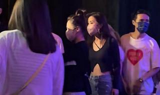 阿娇和阿SA现身酒吧